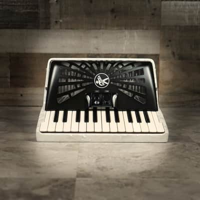 Hohner Bravo II 48 Accordion - Pearl White (BR48WH) image 4