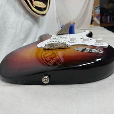 Fender American Vintage Reissue AVRI '62 Stratocaster Guitar with Case 1988 - 3-Color Sunburst / Rosewood fingerboard image 17