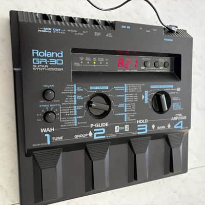 Roland GR-30 Guitar Synthesizer 1996 - 2000 - Black