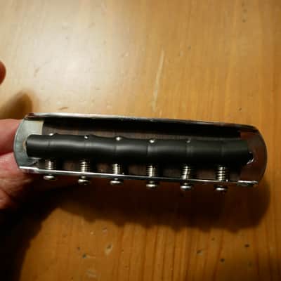Immagine Rubber Bridge For Jazzmasters/Mustangs/Bass VI Offset Guitars - 2