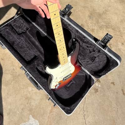 Fender American Deluxe Stratocaster Left-Handed 2012 - - 3-Color Sunburst - Maple Fretboard - USA w/ OHSC image 4