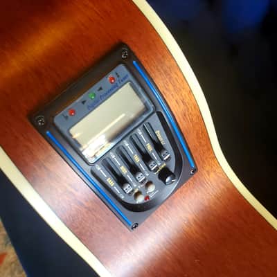 Dean PBCE Acoustic Electric Bass Cutaway Spruce Top image 4
