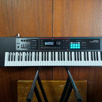 Roland JUNO-DS 76 76-key Synthesizer w/ gig bag
