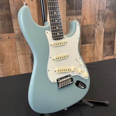 Fender American Professional Stratocaster with Rosewood Fretboard 2017 - 2019 - Sonic Grey- Electric Guitar w/Hard shell case image 3