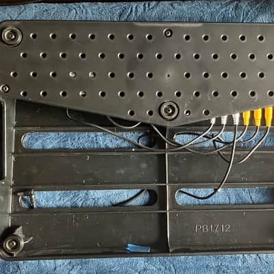 Truetone CS7 1 Spot Pro Power Supply & SKB Pedalboard Bundle PLUS 12 Patch Cables image 2