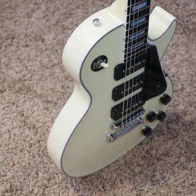 Video! 2018 Gibson 3 P90 Les Paul Custom M2M Vintage White image 23