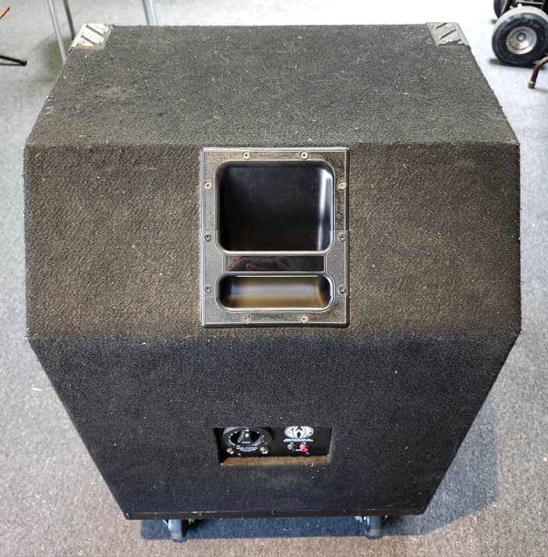 SWR Goliath SR. 6X10 Bass Cabinet, 4 Ohms, 1200 Watts, Horn