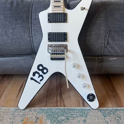 Custom ML Guitar, WHITE / Black image 1