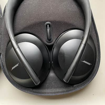 Bose Headphones 700 Wireless Noise Canceling with charging case (Read) image 2