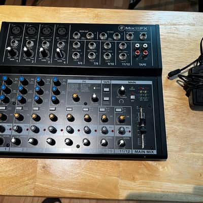 Mackie Mix12FX 12-Channel Compact Mixer with Effects 2015 - Present Black image 6