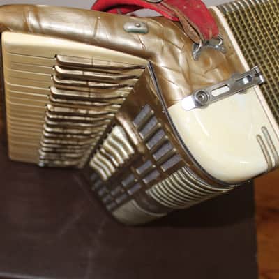 Noble Piano Accordion, 41/120, LMH, 7 registers, Made in Italy, in excellent playing condition and very good cosmetic condition image 17