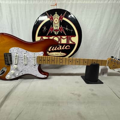 Fender American Standard Stratocaster Guitar with Case 2010 - Sienna Sunburst / Maple neck image 3
