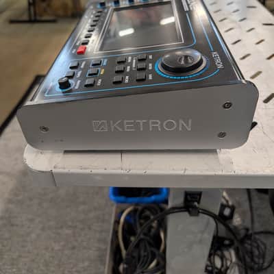 Ketron Lounge image 4