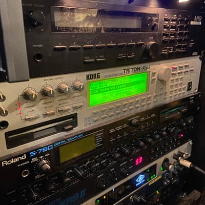 Korg Triton Rack Rackmount 60-Voice Polyphonic Workstation 2000 - 2005 - Silver