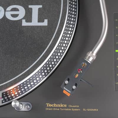 Technics SL-1200MK4 Black direct drive turntable in Very Good Condition image 22