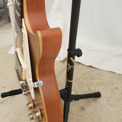Gibson Les Paul Tribute T 2017 - Satin Gold Top image 5
