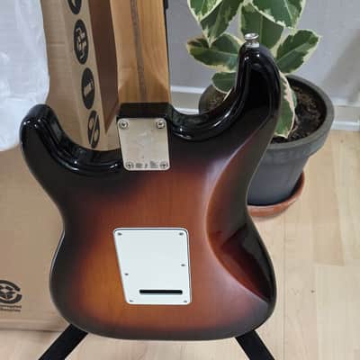 Fender Player Stratocaster Custom Shop Fat 50s BRAND NEW! FSR Limited Special Edition 3 Tone Sunburst Roasted Maple Neck American USA Custom Shop Pickups SSS Strat image 18