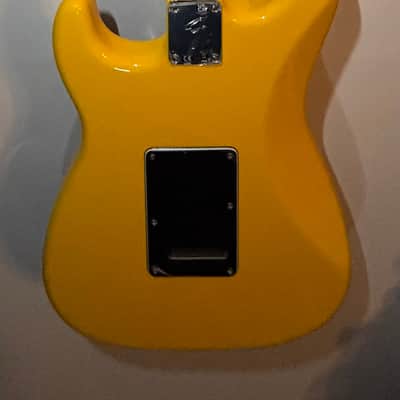 Fender Limited edition Player Stratocaster 2021 - Ferrari Yellow image 3