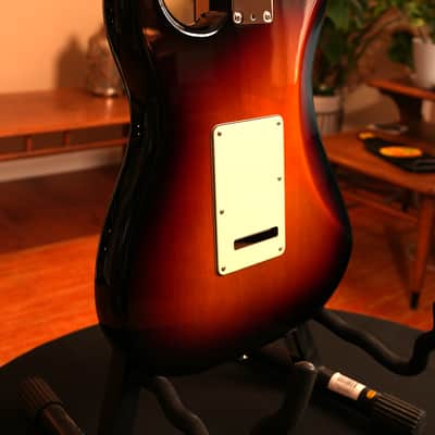 2018 Fender American Professional Stratocaster HSS Shawbucker – 3-Tone Sunburst w/ Hardshell Case image 13