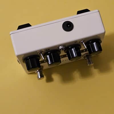 Red Witch Fuzz God II - White image 4