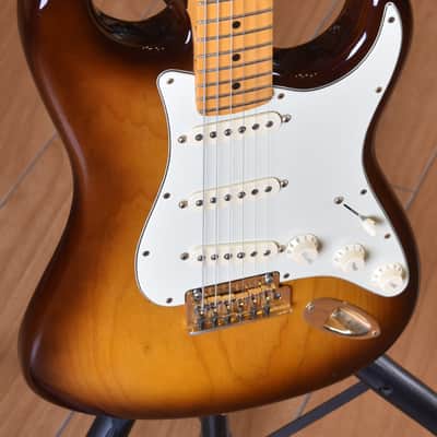 Fender 75th Anniversary Commemorative Stratocaster Maple Neck 2-Color Bourbon Burst image 9