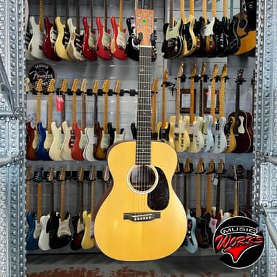 Martin   000 Jr Shawn Mendes image 2