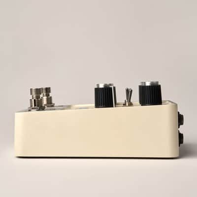 Universal Audio UAFX Astra Modulation Machine Pedal (B-STOCK) image 6