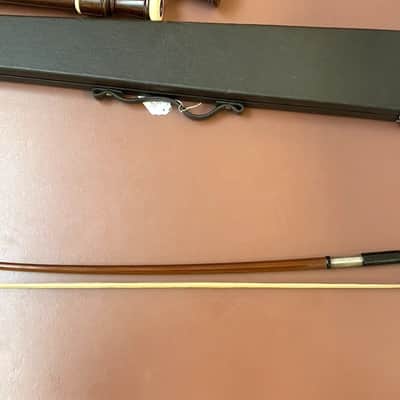 Immagine Excellent Used Bass Bow from the Workshop of Horst Schicker in Germany,Pernambuco Wood,Solid Silver Mountings - 2