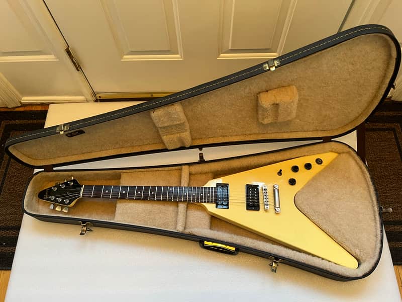 Gibson Flying V 1985 Alpine White USA Case_318
