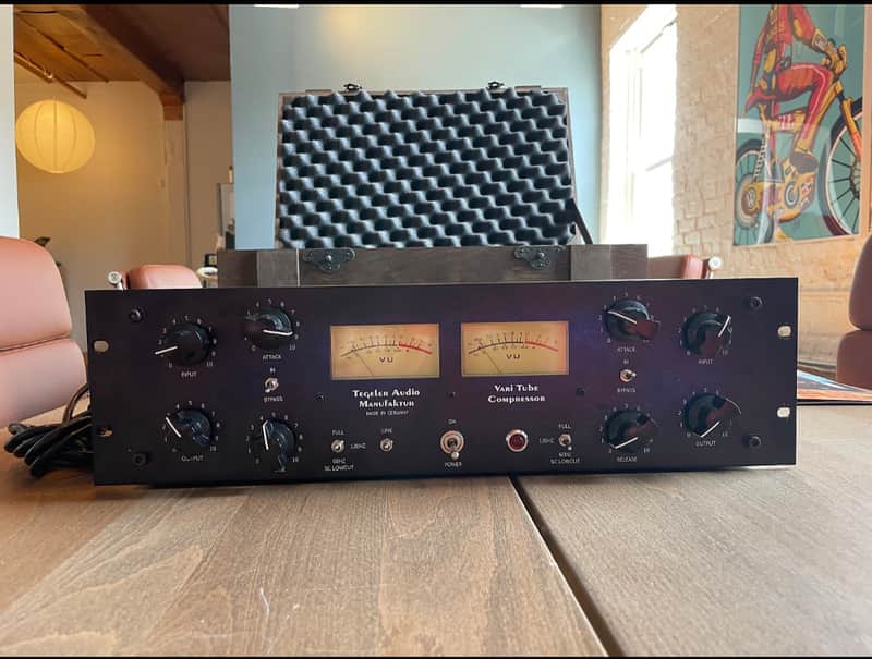 Tegeler Audio  VCT Compressor  2021  Blue image 1