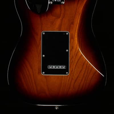 Fender American Ultra Luxe Stratocaster 2-Color Sunburst Maple Fingerboard (557) image 4