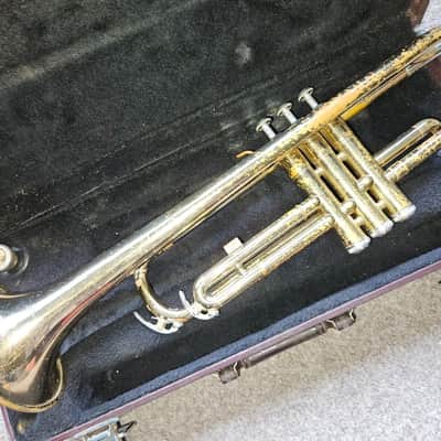 Yamaha YTR-2320 Trumpet. Japan. Good cond if get curves un-stuck. With case & MP image 5