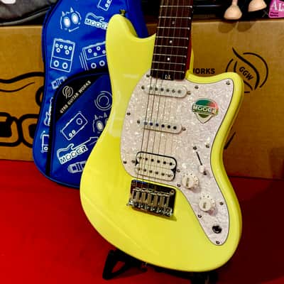 Mooer Guitars MLT10 (Travel/ Short Scale) CANDY YELLOW 2025 Super Light 2,5Kg image 3