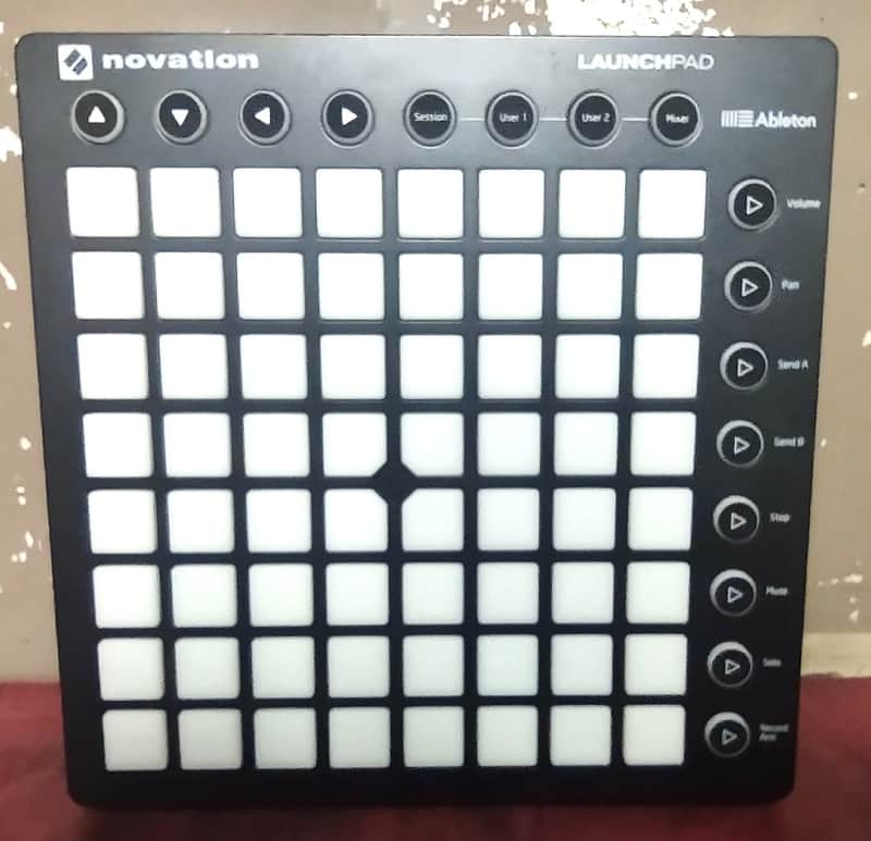 Novation LAUNCHPAD MK1 2018 - BLACK-WHITE ET ORANGE image 1