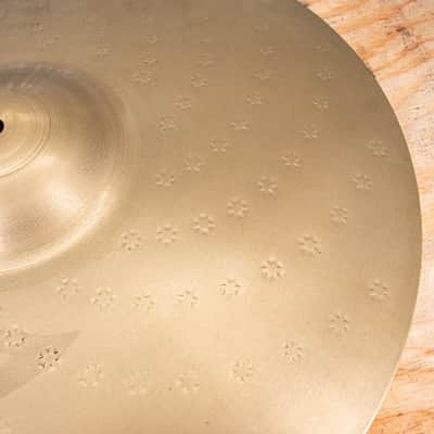 Zildjian 18" Medium Crash image 6