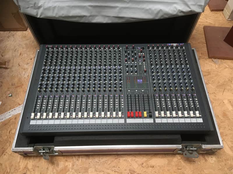 Soundcraft LX7 32 Mixer image 1