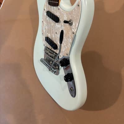 Fender Mustang w/ Fender Hard Case | Satin Sonic Blue  | American Performer Series image 4