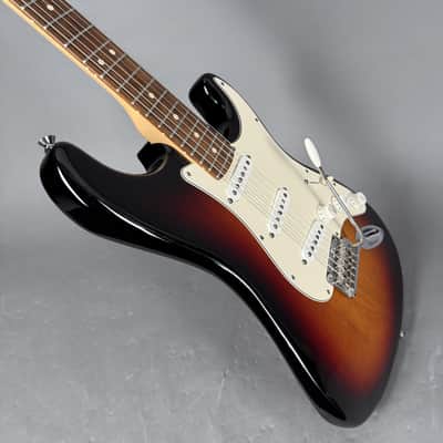 2011 Fender Standard Stratocaster RW sunburst like new Case image 9
