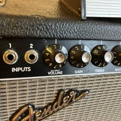 Fender "Twin Amp" 100-Watt 2x12" Guitar Combo (1990s "Evil Twin") with Flightcase image 3