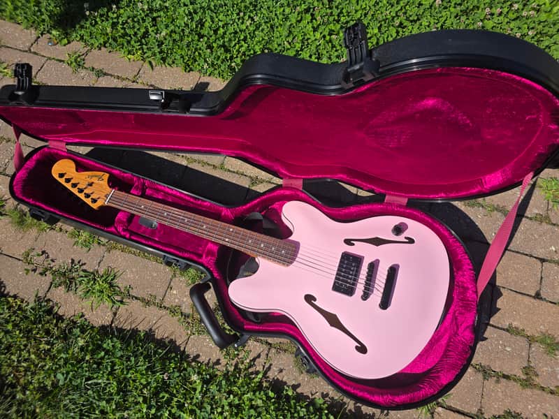 Fender Tom DeLonge Starcaster with TSA Gator case