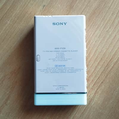 Sony WM F109 1987 - Sony Walkman radio Cassette player WM F109 pink working image 2