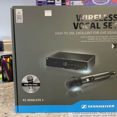 Sennheiser XSW 1-835 Wireless Vocal Set with e835 Dynamic Microphone - Band A (548-572 MHz) 2010s - Black