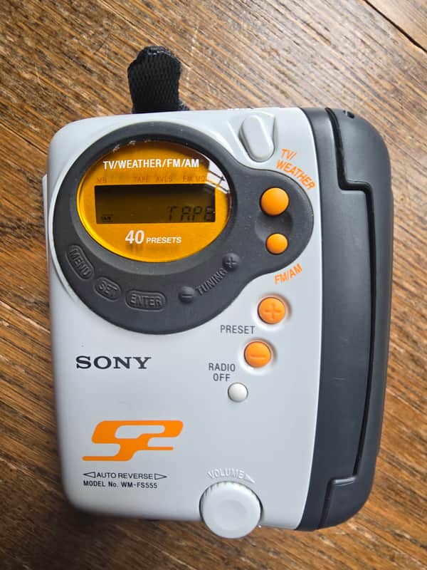 Sony WM-FS555 AM FM auto-reverse cassette walkman Early 2000s - White gray orange image 1