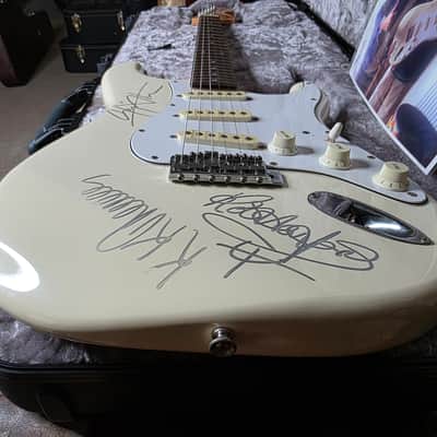 Fender Stratocaster Ex JUDAS PRIEST Artist Owned by K.K. Downing, band signed by KK, Rob Halford and Glenn Tipton. 1985 Vintage 80s guitar. Custom Shop strat flight case included image 12