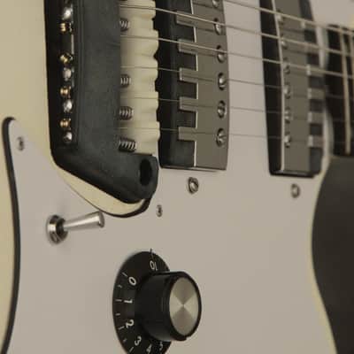 1970's Ovation BREADWINNER White with very early features image 16