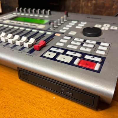 Yamaha AW16G Professional Audio Workstation 16-Track Digital Recorder 2000s - Silver image 4