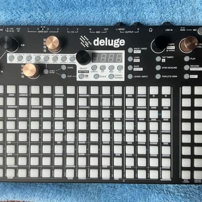 Synthstrom Audible Deluge 64-Voice Desktop Synthesizer with Numeric Display Model DE-01 – Mint – Clear Hard Cover – Free Shipping image 1