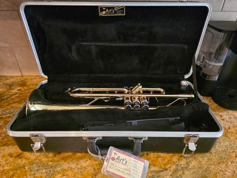 Conn 23B 2025 - Can honestly like new - maintenance on valves kept up as well. Has 2 straps cleaning rag and sanitized mouth piece with it.