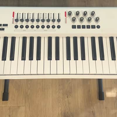 M-Audio Axiom Pro 61 Key USB MIDI Keyboard Controller 2010s - White image 1