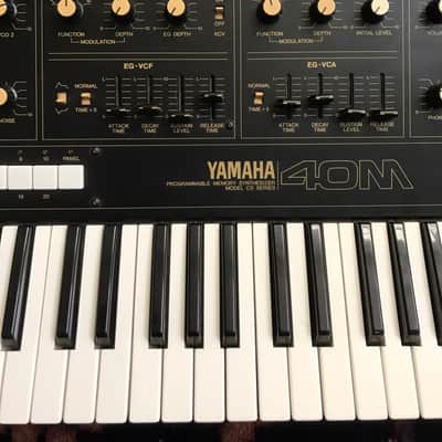 Yamaha CS40m Black W/ Wood Veneer image 4